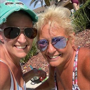 Meet your Posher, Chrissy